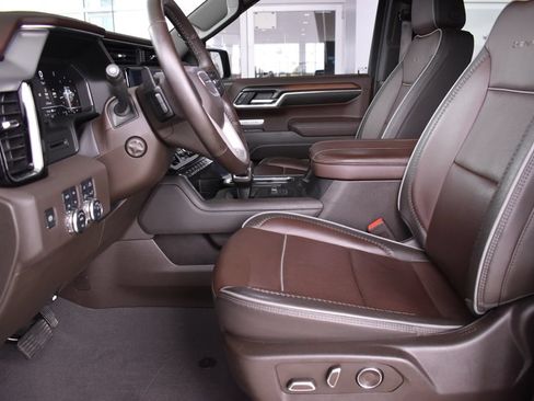 Used 2024 GMC Sierra 1500 Denali AWD/4WD image 4