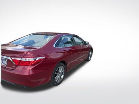 Used 2017 Toyota Camry SE image 4