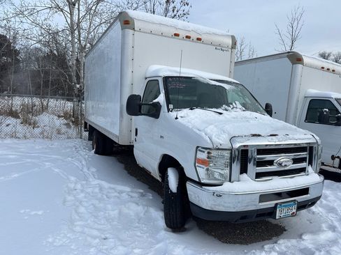Used 2014 Ford E-350 and Econoline 350 Super Duty image 3
