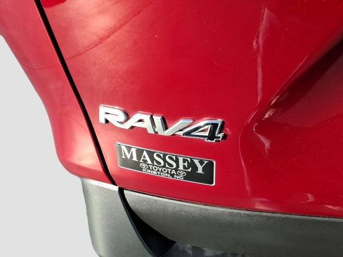 Used 2019 Toyota RAV4 Limited image 9