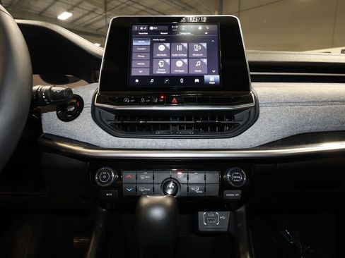 Used 2025 Jeep Compass Latitude image 15