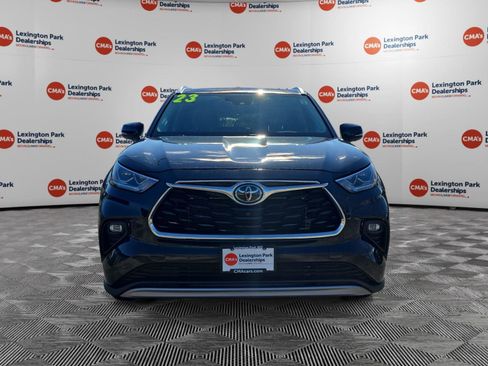 Used 2023 Toyota Highlander Platinum AWD/4WD image 2