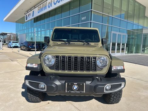 Used 2025 Jeep Gladiator Sport image 13