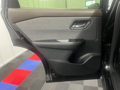 Used 2023 Nissan Rogue SV AWD/4WD image 18