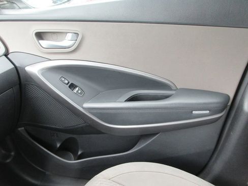 Used 2015 Hyundai Santa Fe GLS image 33