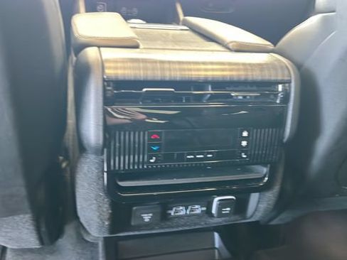 Used 2023 Jeep Wagoneer Series II w/ Premium Group I AWD/4WD image 19