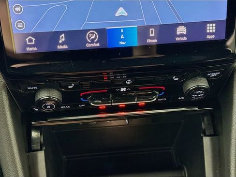 Used 2024 Jeep Grand Cherokee L Limited image 16