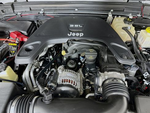 Used 2021 Jeep Gladiator Sport image 32