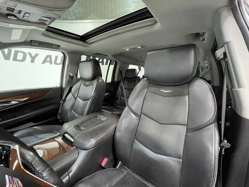 Used 2018 Cadillac Escalade ESV Luxury AWD/4WD image 14