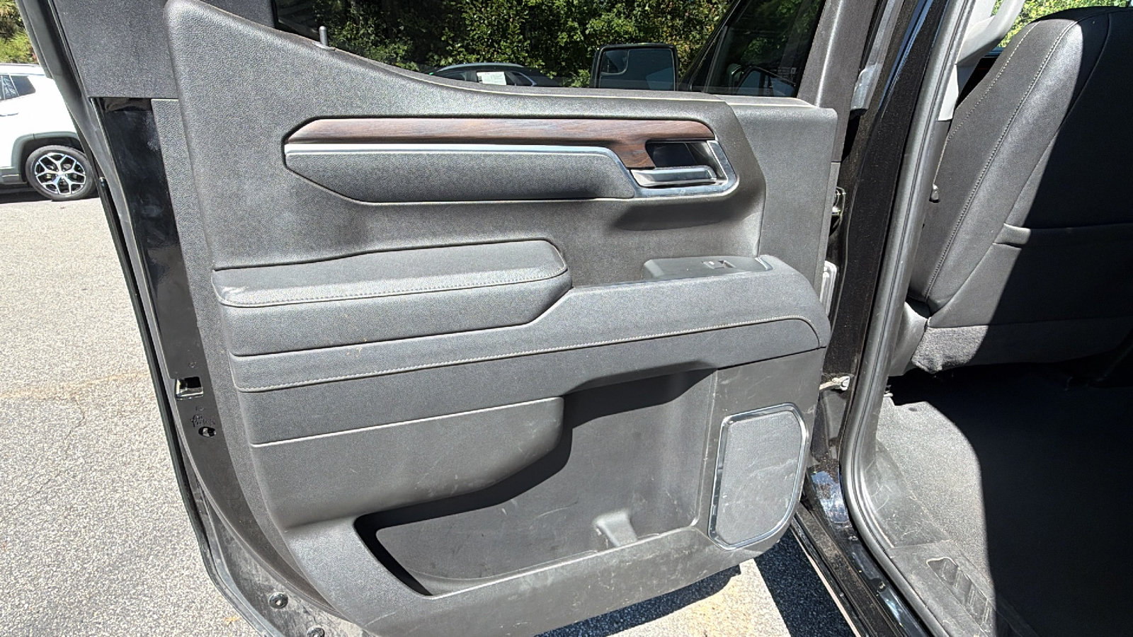 Used 2025 GMC Sierra 1500 SLT AWD/4WD image 22