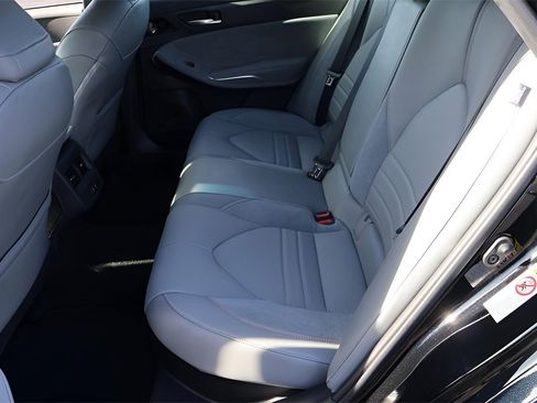 Used 2019 Toyota Avalon XSE image 10