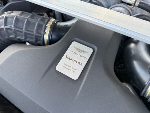 Used 2019 Aston Martin V8 Vantage Coupe RWD image 32