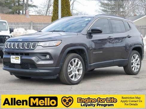 Used 2022 Jeep Compass Latitude image 1