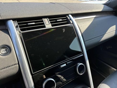 Used 2025 Land Rover Discovery S image 14