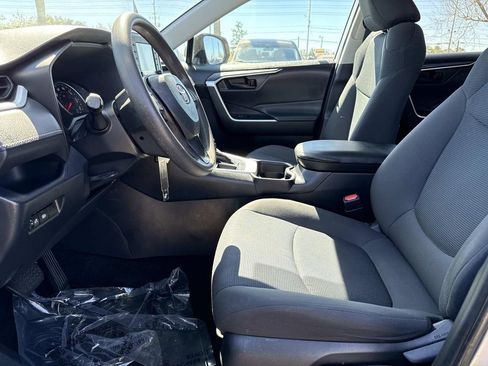 Used 2019 Toyota RAV4 LE image 18