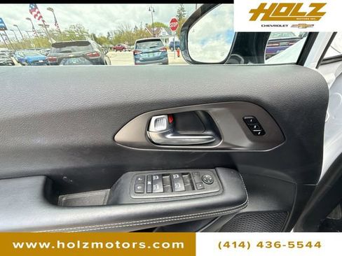 Used 2025 Chrysler Pacifica Select FWD image 22