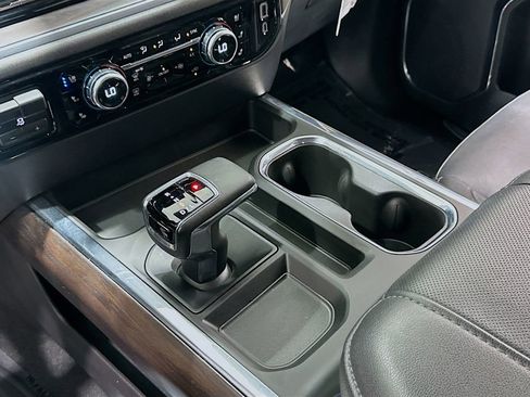 Used 2024 GMC Sierra 1500 SLT image 17