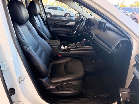 Used 2019 MAZDA CX-9 Touring image 32