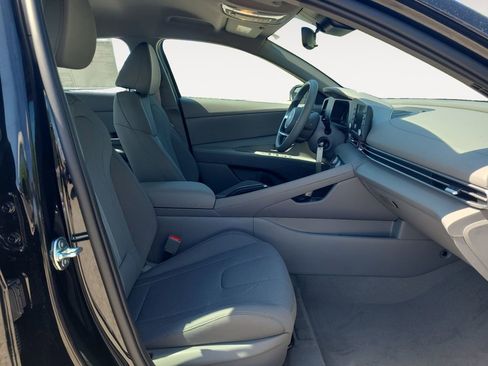 New 2026 Hyundai Elantra SE FWD image 15