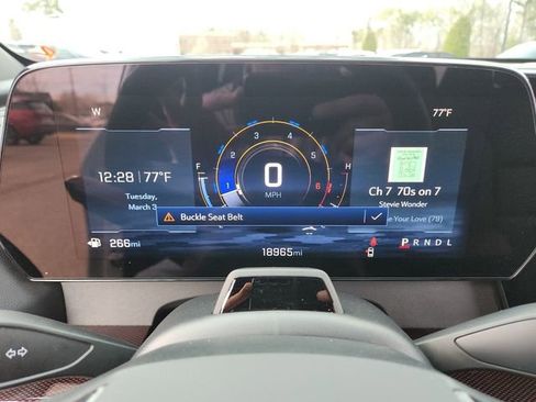 Used 2024 Chevrolet Traverse RS image 31