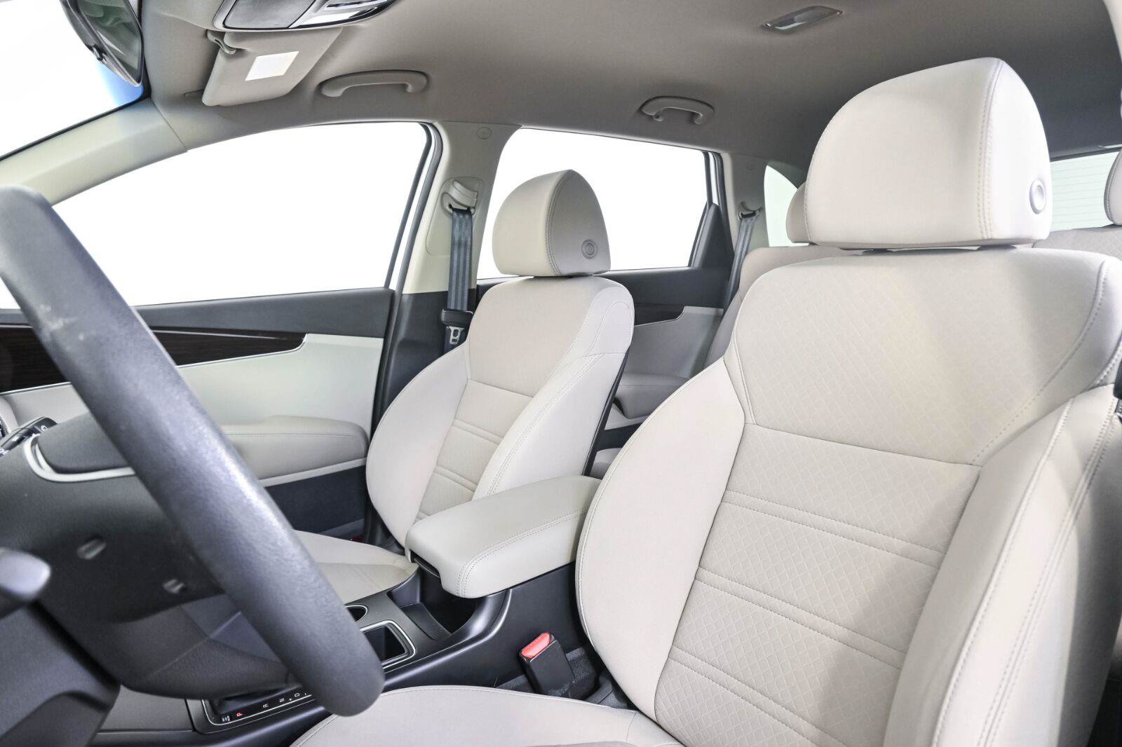 Used 2019 Kia Sorento FWD image 5
