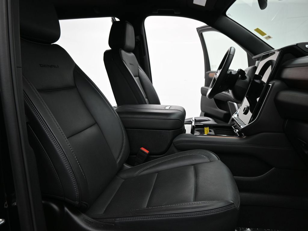 Used 2025 GMC Yukon Denali AWD/4WD image 29