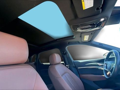 Used 2022 Audi e-tron Premium Plus w/ Premium Plus Package image 17