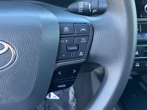 Used 2025 Toyota Camry SE image 27