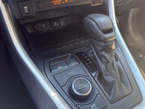 Used 2020 Toyota RAV4 LE AWD/4WD image 35
