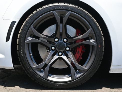 Used 2017 Chevrolet Camaro SS RWD image 9