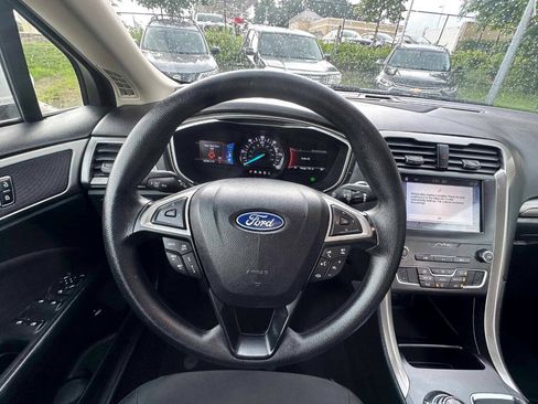 Used 2019 Ford Fusion SE image 14