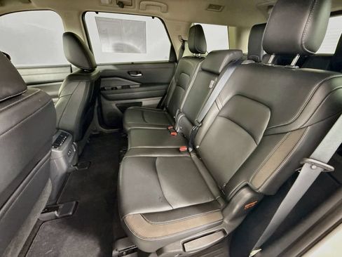Used 2023 Nissan Pathfinder SL w/ Lighting Package (N92) AWD/4WD image 21