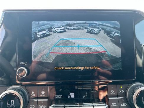 Used 2023 Toyota Highlander LE AWD/4WD image 18