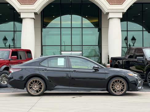 Used 2023 Toyota Camry SE FWD image 3