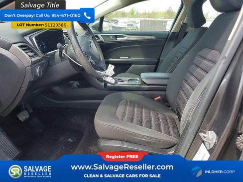 Used 2017 Ford Fusion SE w/ Fusion SE Technology Package FWD image 9