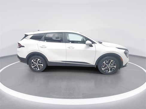 Used 2024 Kia Sportage EX image 8
