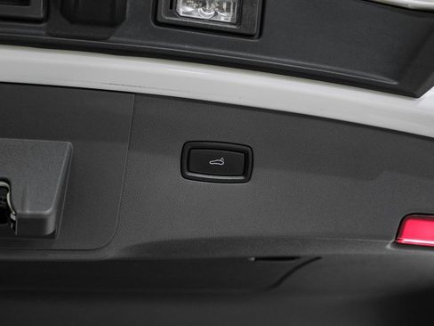 Used 2020 Porsche Cayenne Turbo image 50