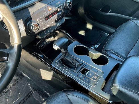 Used 2019 Kia Sorento EX image 16