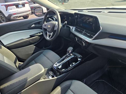 New 2026 Chevrolet Trax LT image 5