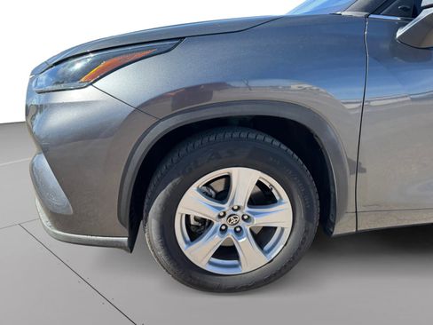 Used 2021 Toyota Highlander LE image 53