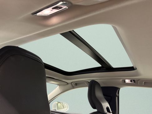 Used 2021 Volvo S60 T8 Inscription image 9