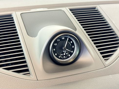 Certified 2025 Porsche Macan image 28