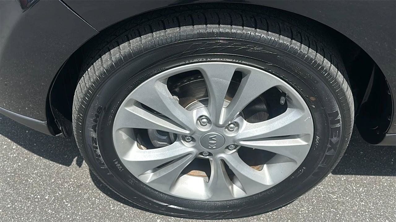 Used 2016 Kia Soul + FWD image 15