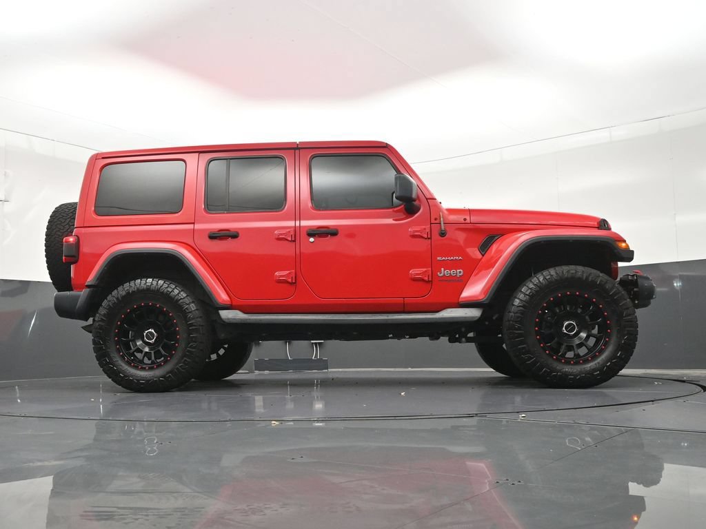 Used 2018 Jeep Wrangler Unlimited Sahara w/ LED Lighting Group AWD/4WD image 28