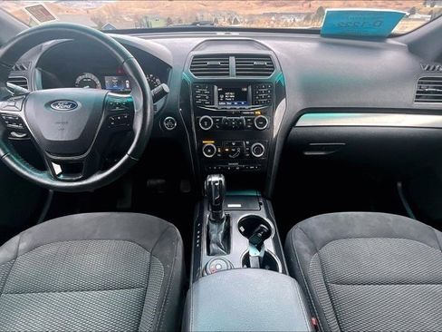 Used 2018 Ford Explorer XLT image 7