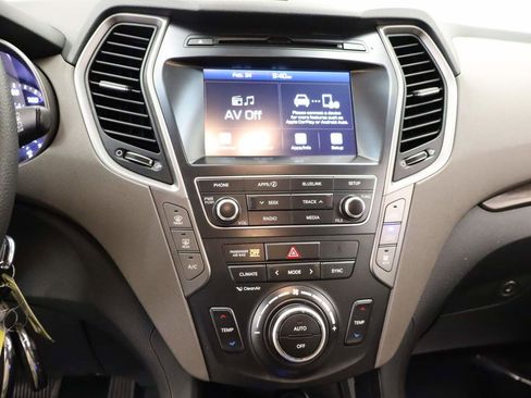 Used 2018 Hyundai Santa Fe SE image 10