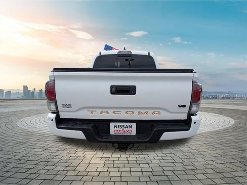 Used 2023 Toyota Tacoma TRD Off-Road w/ Technology Package AWD/4WD image 6
