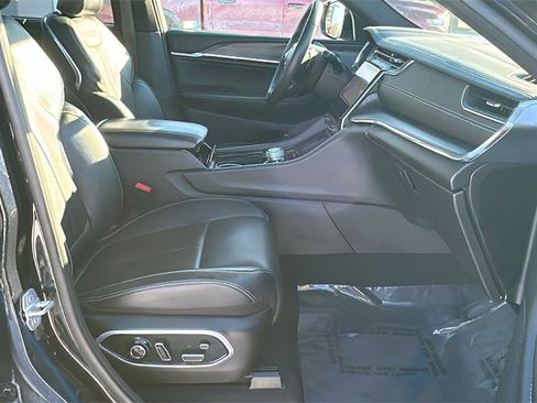 Used 2024 Jeep Grand Cherokee Overland w/ Adv Protech Group III image 33