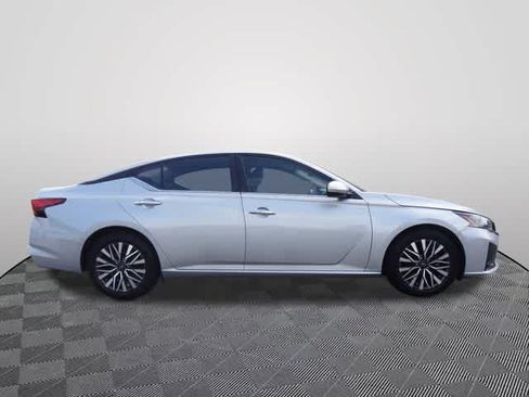 Used 2023 Nissan Altima 2.5 SV FWD image 4
