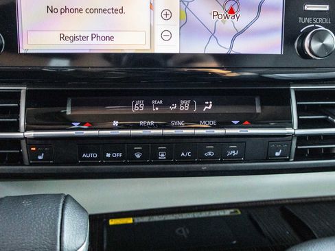 Certified 2024 Toyota Sienna XLE image 34